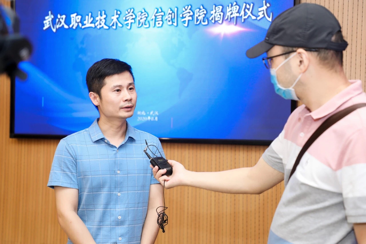 武汉达梦数据库有限公司总经理皮宇接受湖北电视台记者采访