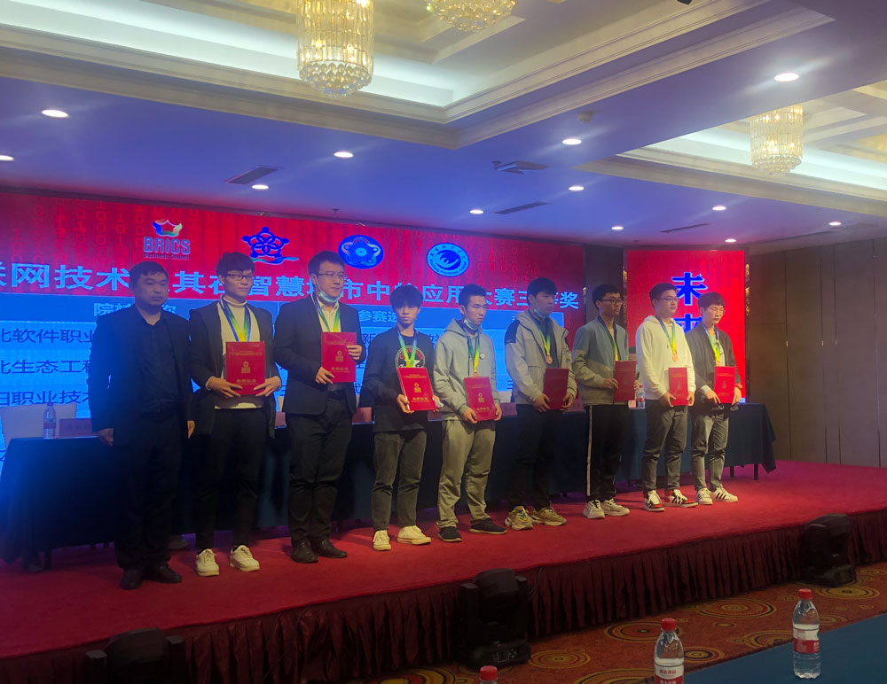        开展职业技能竞赛，实际上是我们课堂教学的有效延伸，也是对我们专业学习成果的一次大检阅，更是同学们锐意进取、奋发向上、挖潜技能、勇于拼搏、展示才艺的一次好机会。技能大赛是同学们的一个交流学习和展示技艺的平台，它绝不是我们技能学习的终点，面对未来激烈的专业职业市场竞争，我们不但要培养良好的职业素质，树立正确的职业态度，培养高尚的职业道德，更要练就高超的职业操作技能。